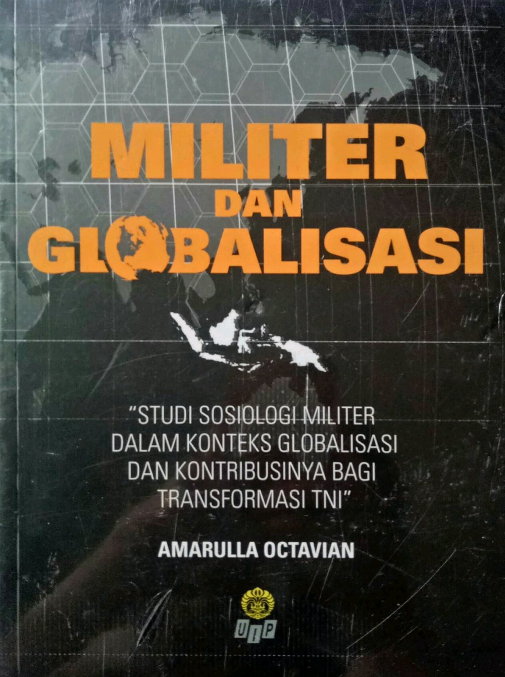 Militer dan globalisasi :  studi sosiologi militer dalam konteks globalisasi dan kontribusinya bagi transformasi TNI