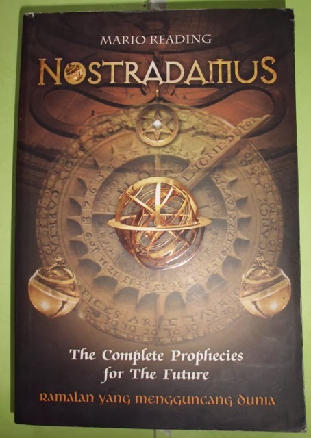 Nostradamus :  The Complete Prophecies for The Future Ramalan yang Mengguncang Dunia