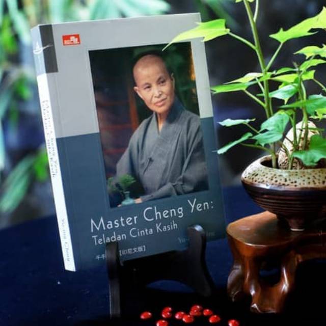 Master Cheng Yen : Teladan Cinta Kasih :  Jalanku di Sepanjang Halaman-Halaman Buku Ini Dipandu Oleh Aluran Tangan Bodhisatwa yang Lemah Lembut