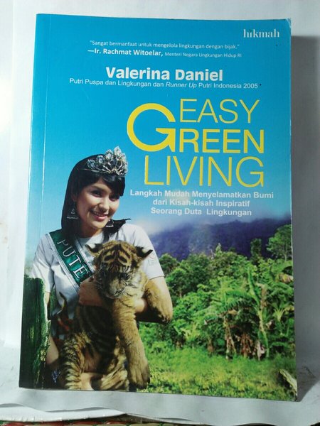 Easy green living :  langkah mudah menyelamatkan Bumi dari kisah - kisah inspiratif seorang Duta Lingkungan