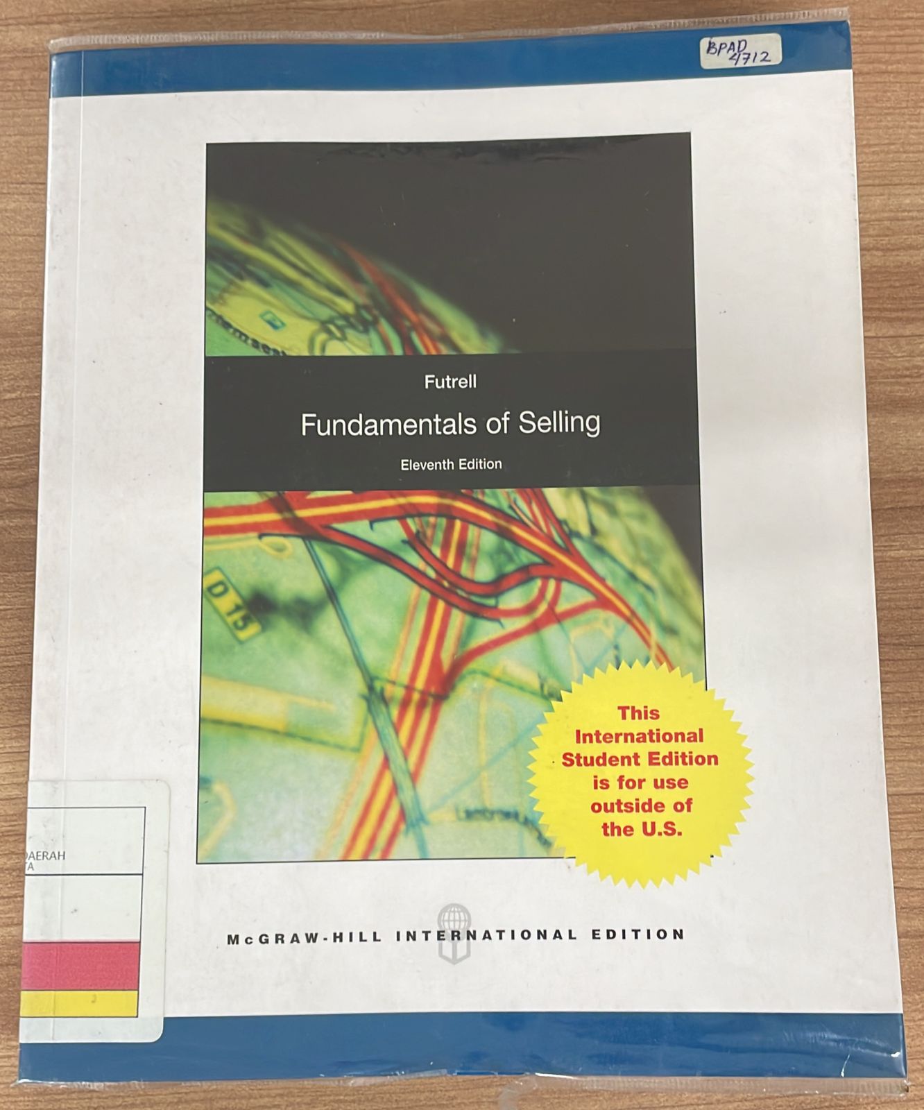 Fundamentals of Selling :  Costumers for Life Through Service