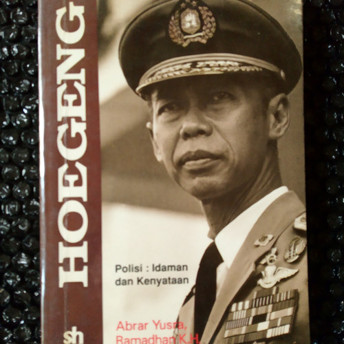 Hoegeng :  Polisi Idaman dan Kenyataan (Sebuah Autobiografi)