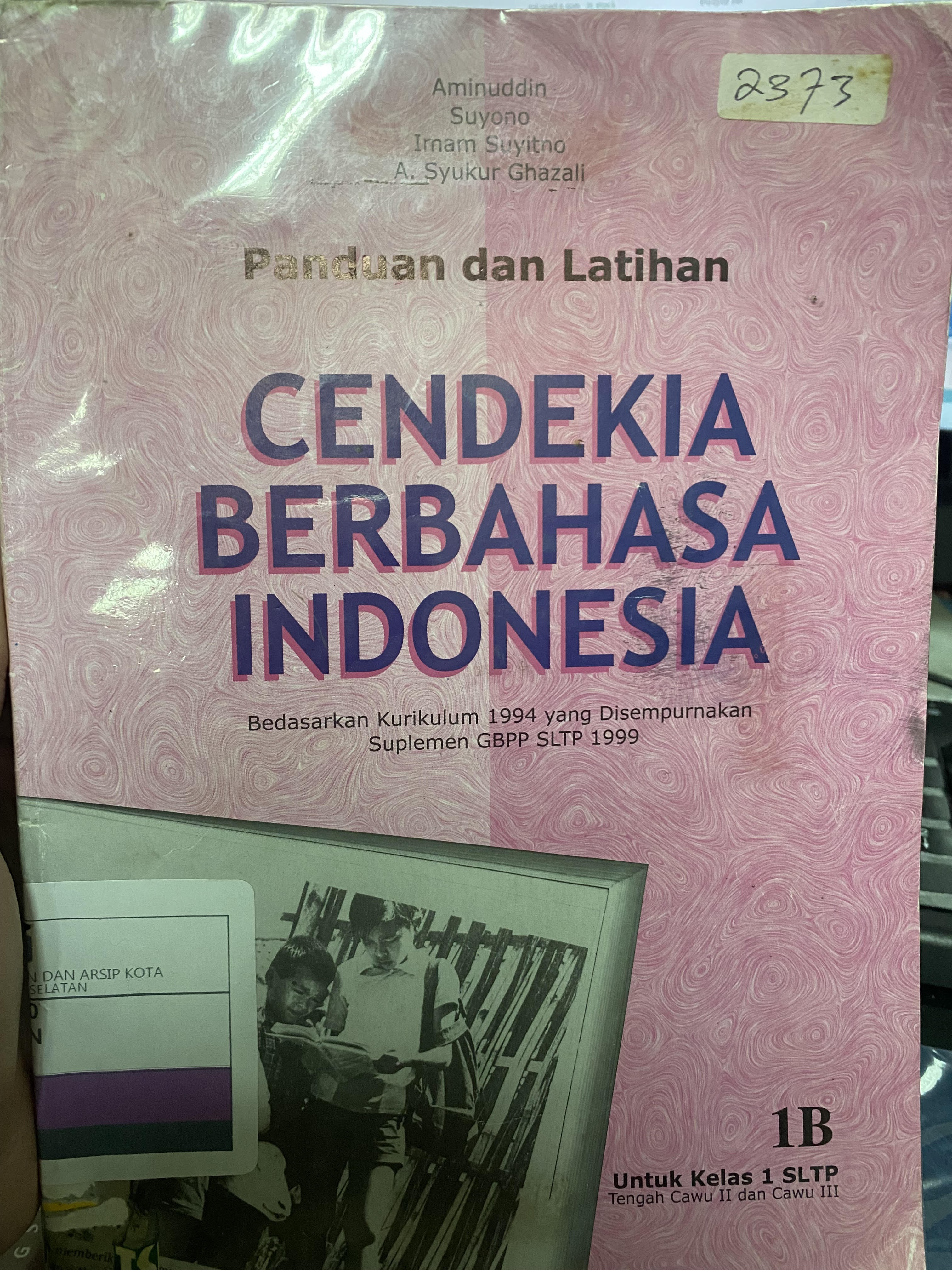 Panduan dan latihan Cendekia berbahasa Indonesia :  berdasarkan kurikulum 1994 yang disempurnakan suplemen GBPP SLTP 1999