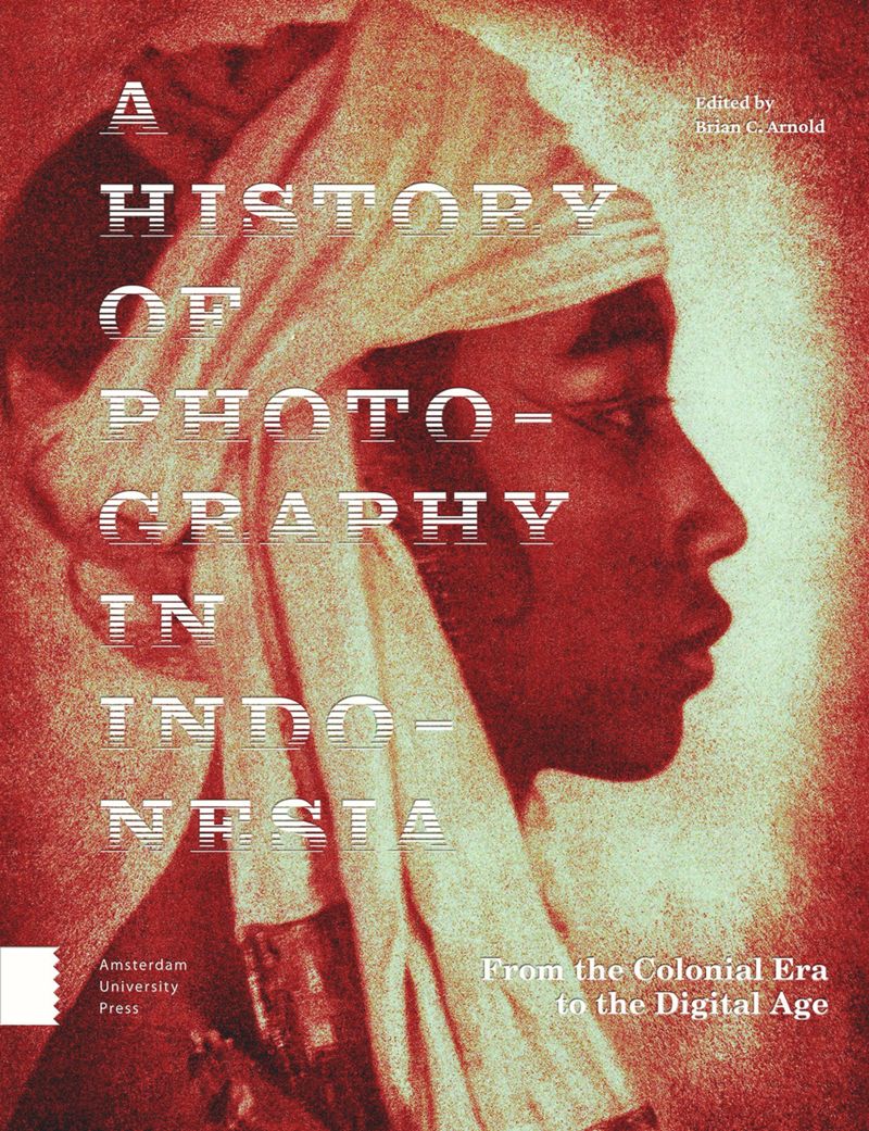 A History of photography in Indonesia :  from the colombia era to the digital age