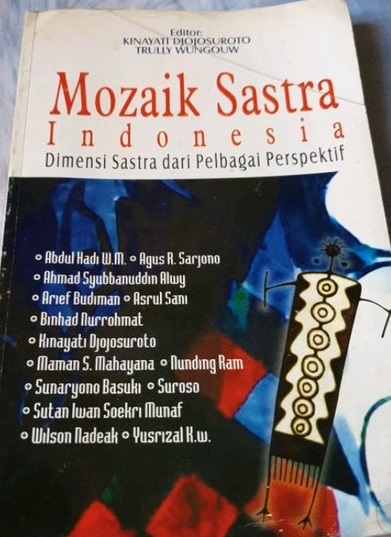 Mozaik sastra Indonesia :  dimensi sastra dari berbagai perspektif