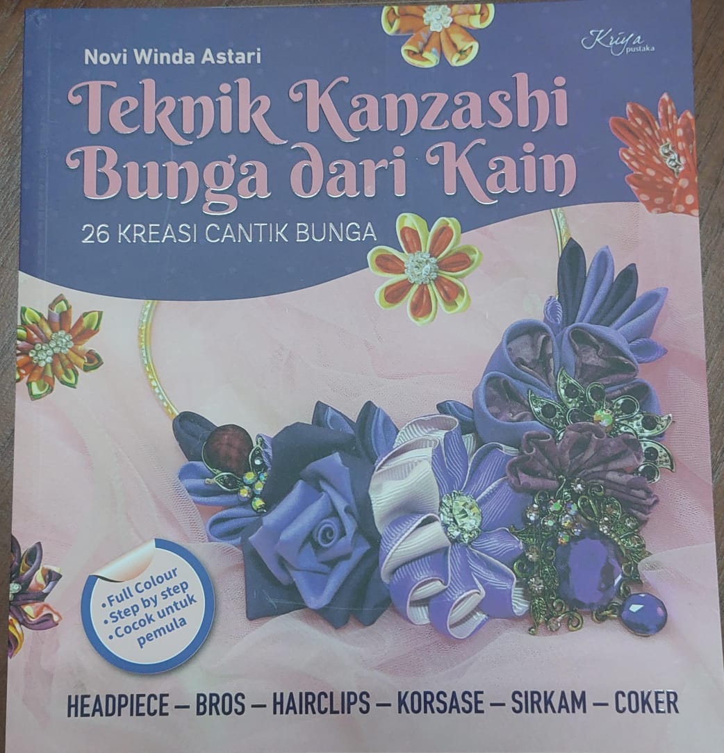 Teknik kanzashi bunga dari kain :  26 kreasi cantik bunga