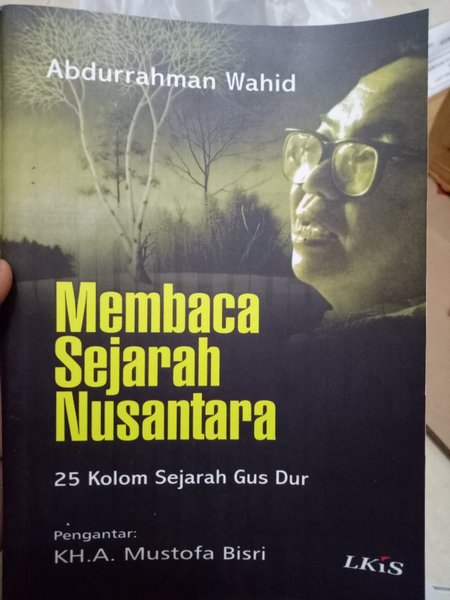 Membaca Sejarah Nusantara :  25 Kolom sejarah Gus Dur