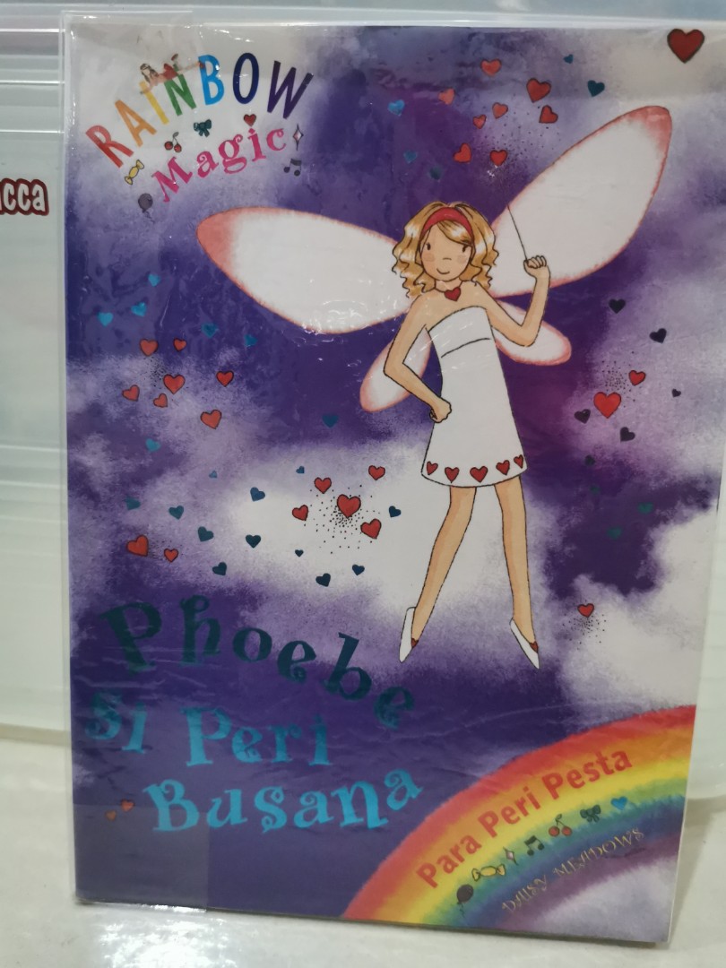 Rainbow Magic :  Para Peri Pesta , Phoebe si peri Busana