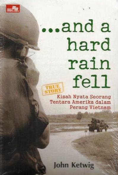 And a hard rain fell : kisah nyata seorang tentara Amerika dalam perang Vietnam