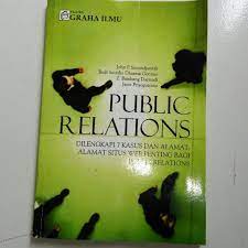 Public relations: :  dilengkapi 7 kasus dan alamat-alamat situs web penting bagi public relations