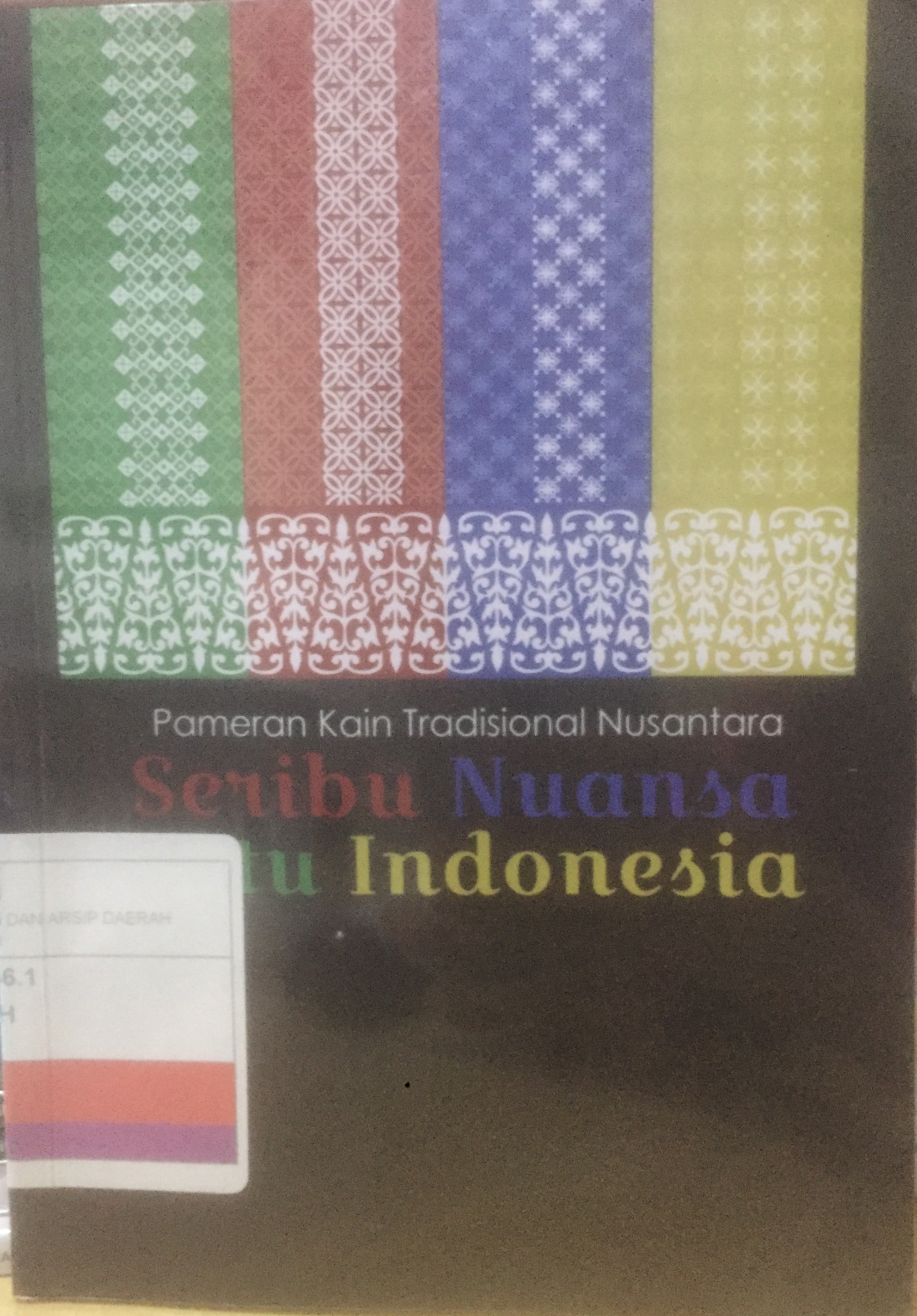 Pameran kain tradisional Nusantara :  seribu nuansa satu Indonesia