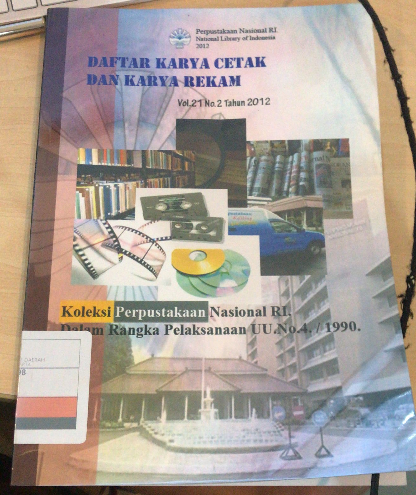 Daftar Karya Cetak dan Karya Rekam Vol 21 No. 2 Tahun 2012 :  Koleksi Perpustakaan Nasional RI Dalam Rangka Pelaksanaan UU No.4./1990